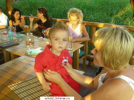 Comenteaza poza mea - 8 deci in poza asta e mama ii este moasa la - Jocuri