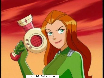 samantha (pe scurt sam sau sammy) are părul lung ochii verzi şi un costum de verde. este